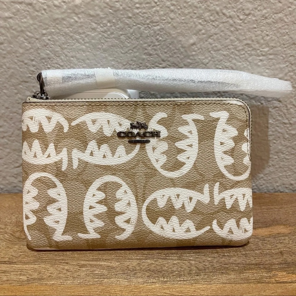 NWT! Coach Corner Zip Wristlet with Rexy